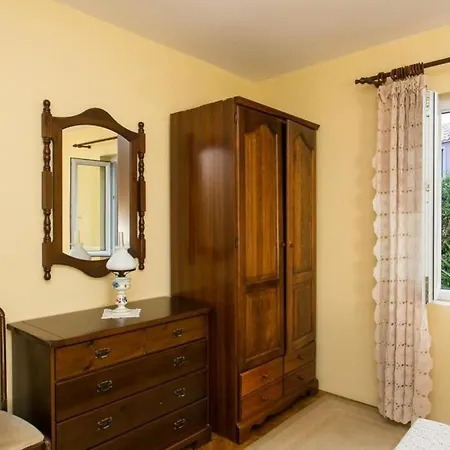 Maria Kolocep- Three Bedroom With Backyard Terrace And S... Kolocep Island
