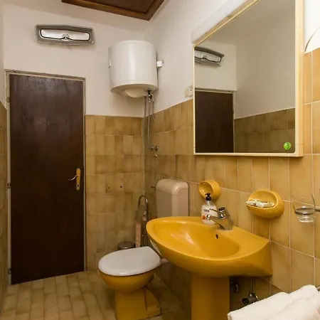 Maria Kolocep- Three Bedroom With Backyard Terrace And S... * Kolocep Island