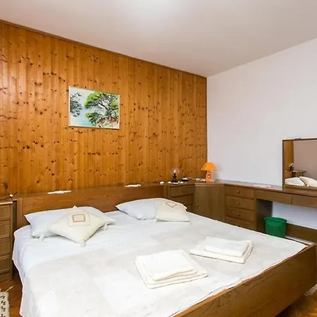 Maria Kolocep- Three Bedroom With Backyard Terrace And S... Apartman *