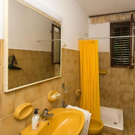 Maria Kolocep- Three Bedroom With Backyard Terrace And S... Apartman
